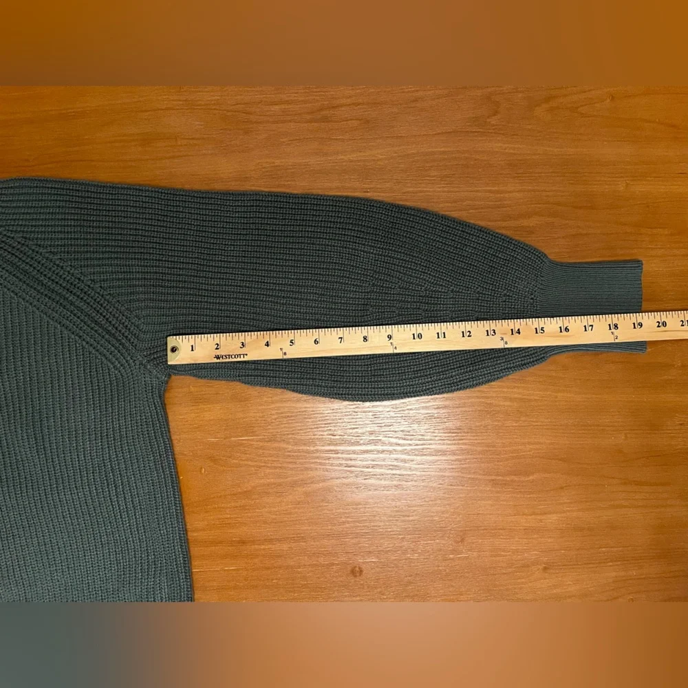 Banana Republic • Ribbed Green Cardigan • Size L • Button Front - Picture 4 of 6